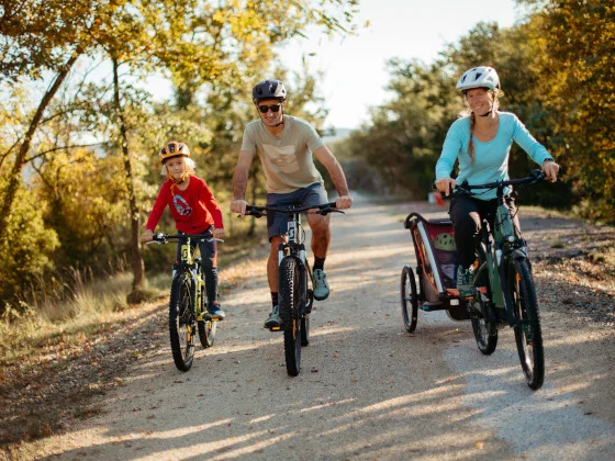 balade en famille pendant les vacances au camping les Cruses