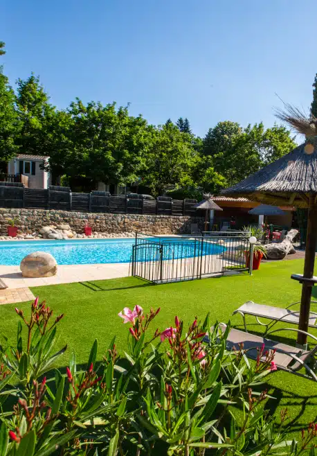 piscine et pataugeoire du camping les Cruses dans les gorges de l'Ardèche