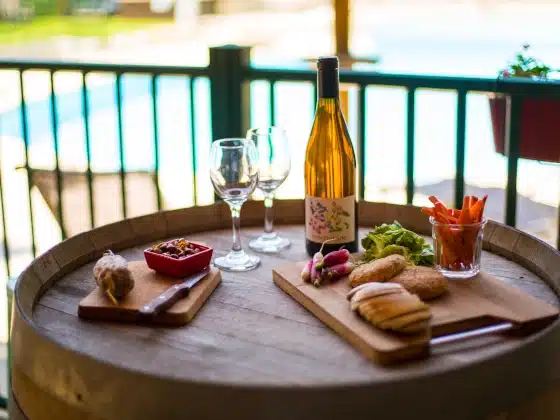 produits locaux à déguster sur la terrasse du camping les Cruses