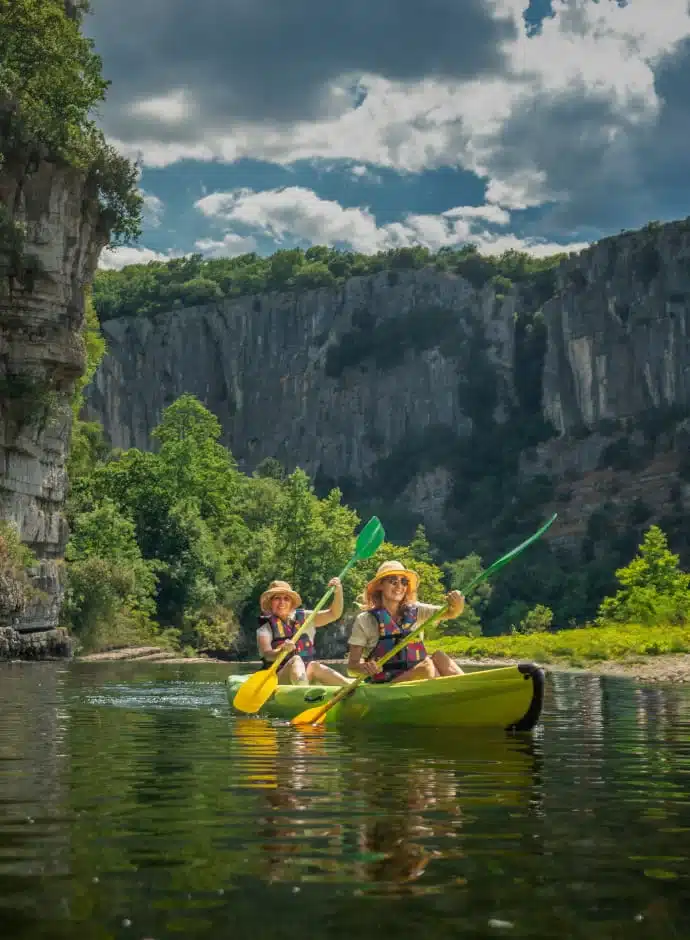 descente de l'Ardèche en canoë à proximité de Joyeuse