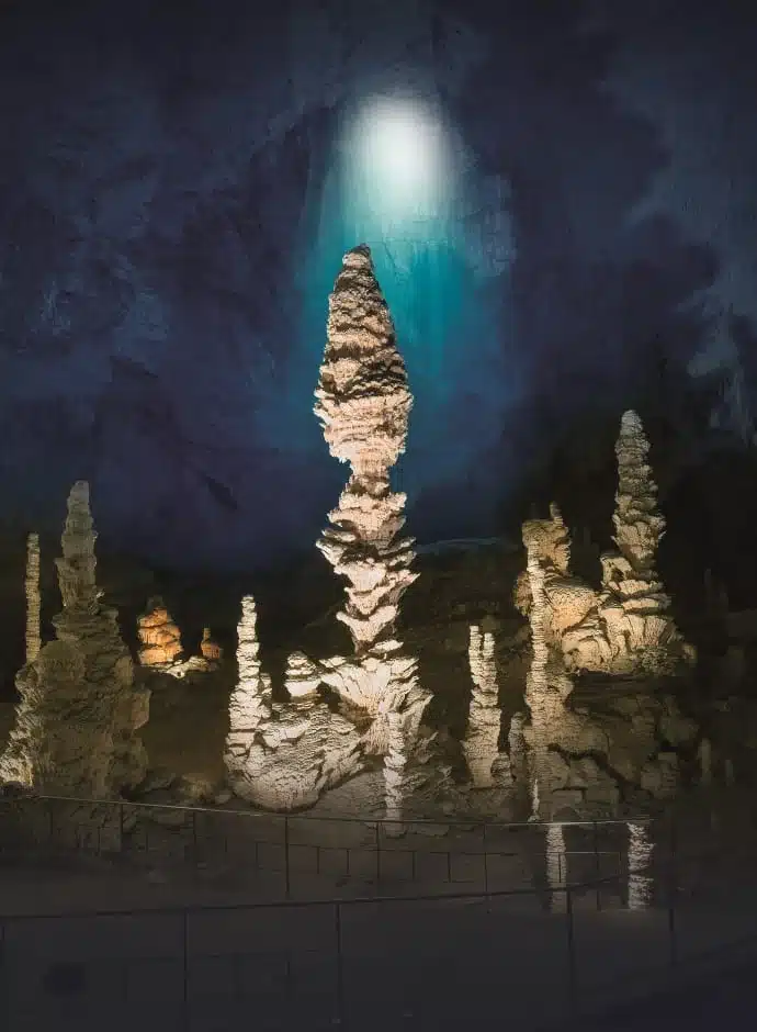 L'Aven d'Orgnac un site touristique dédié aux familles