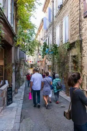 Cité médiévale de Joyeuse en Ardèche du Sud à 6 km du Ushuaïa village Les Cruses un camping proche de Joyeuse