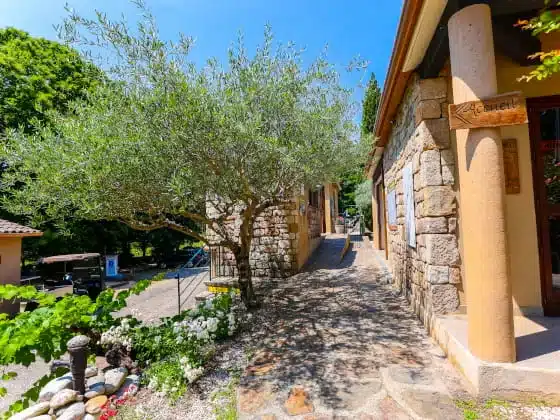 La réception du village Ushuaia Les Cruses un camping proche de Joyeuse