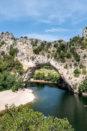 Pont d'Arc Vallon-Pont-d'Arc Ardèche à 25 km du camping Les Cruses proche de Joyeuse